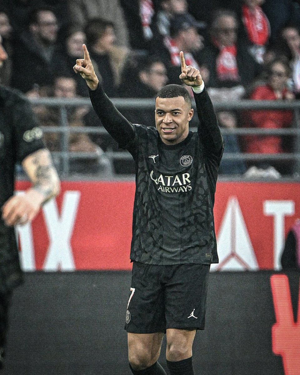 迈阿密马林鱼队投手桑德·阿尔康塔拉单季投球局数突破 220 局