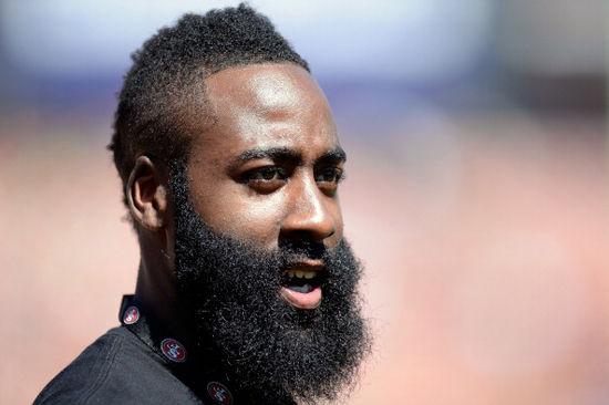 篮球湖人球员训练结束后状态恢复良好